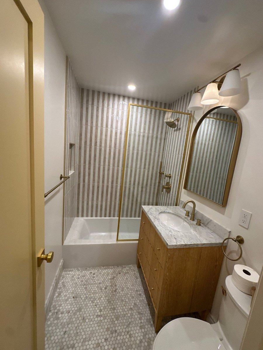 modo-full-bathroom-arched-mirror-west-village-nyc-81-optimized