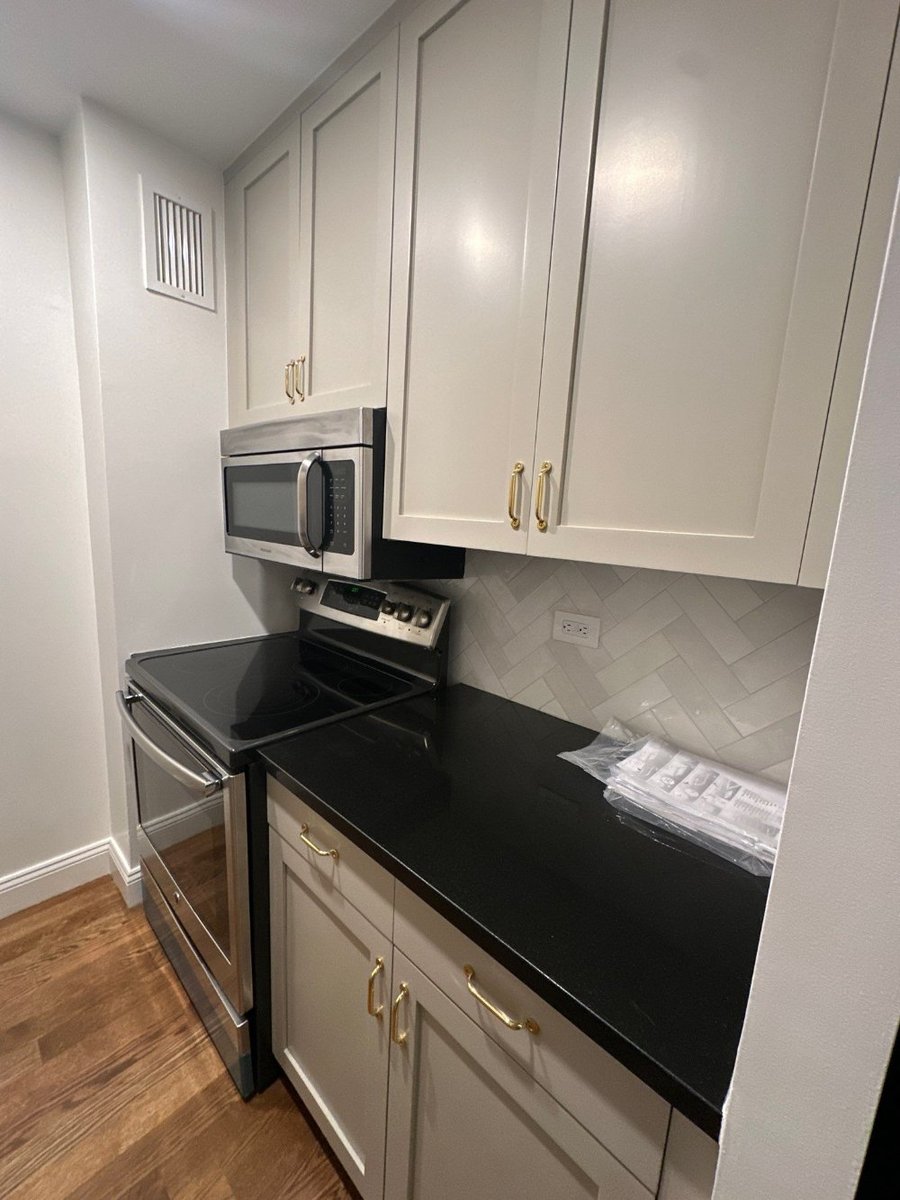 modo-galley-kitchen-range-microwave-west-village-nyc-34-optimized
