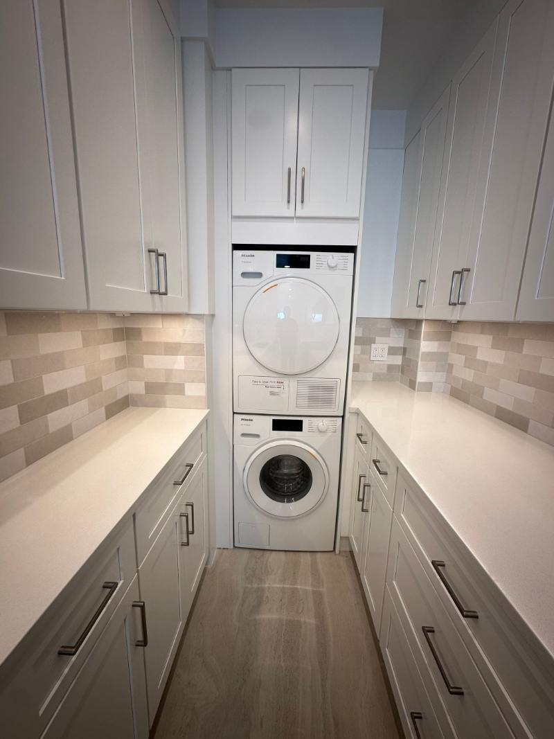 modo-kitchen-stacked-washer-dryer-pantry-cabinet-detail-upper-west-side-nyc-19-optimized