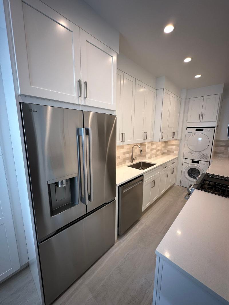 modo-kitchen-stainless-fridge-stacked-washer-dryer-upper-west-side-nyc-10-optimized