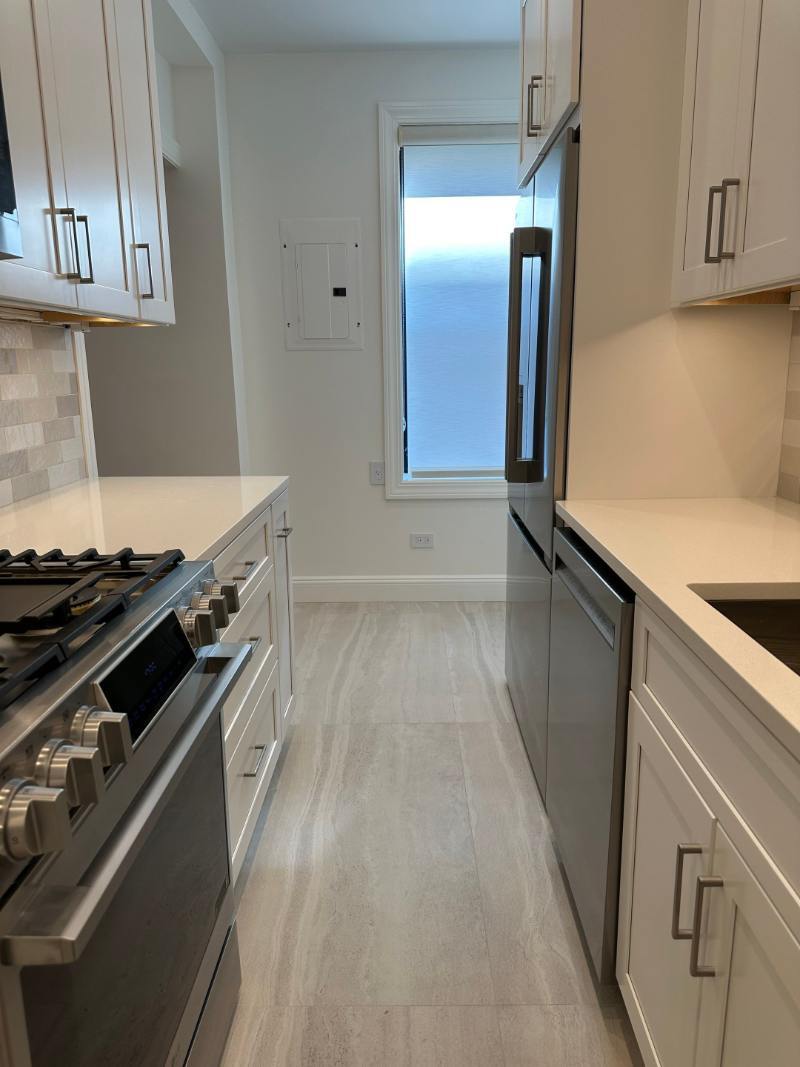 modo-kitchen-stainless-fridge-window-galley-view-upper-west-side-nyc-26-optimized