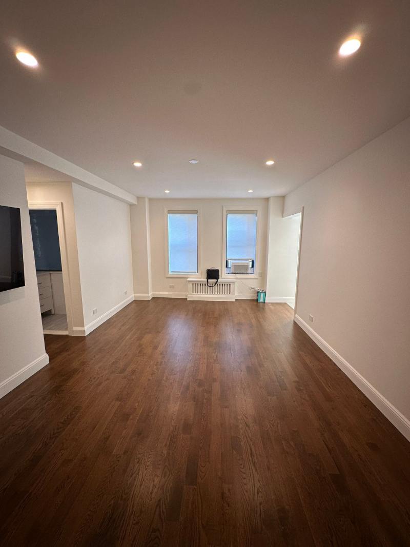 modo-living-room-window-wall-and-tv-niche-upper-west-side-nyc-86-optimized