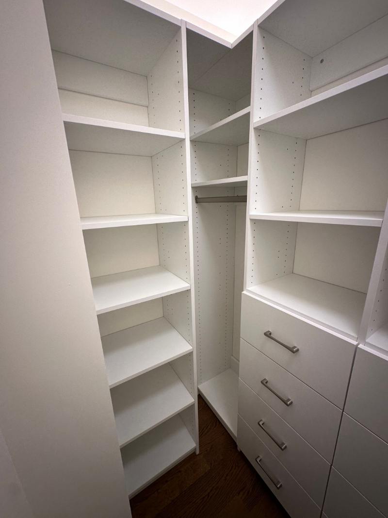 modo-walk-in-closet-corner-shelving-upper-west-side-nyc-64-optimized