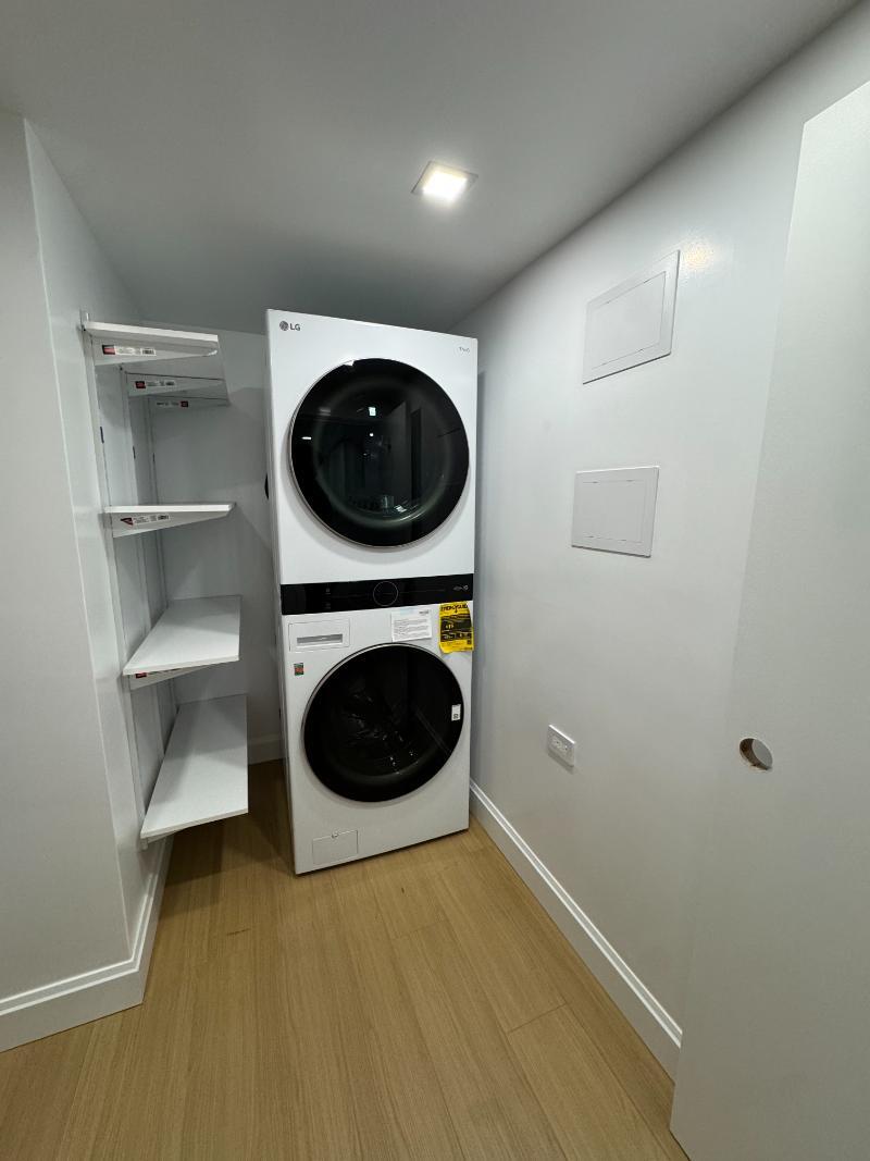 modo-basement-laundry-room-folding-station-larchmont-ny-03-optimized