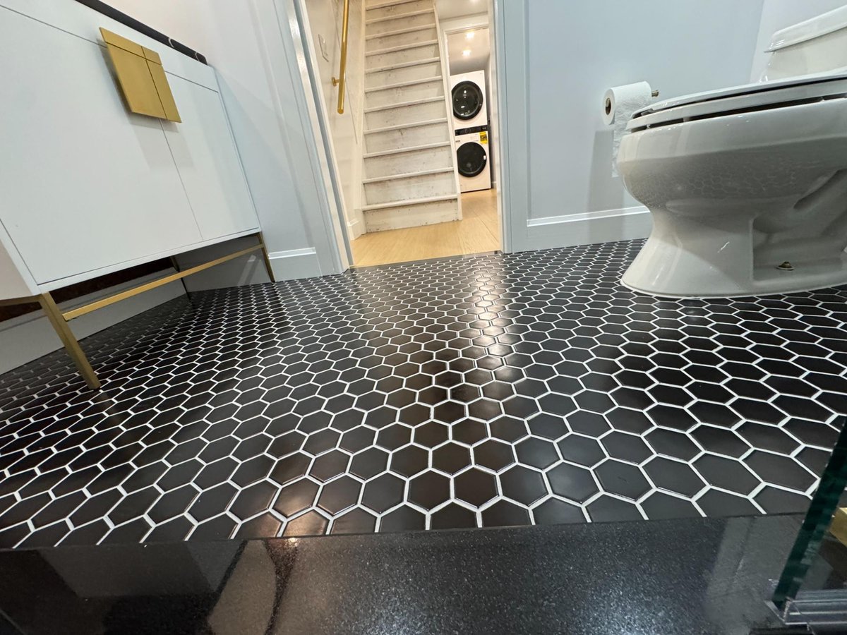 modo-powder-room-black-hex-floor-detail-larchmont-ny-05-optimized