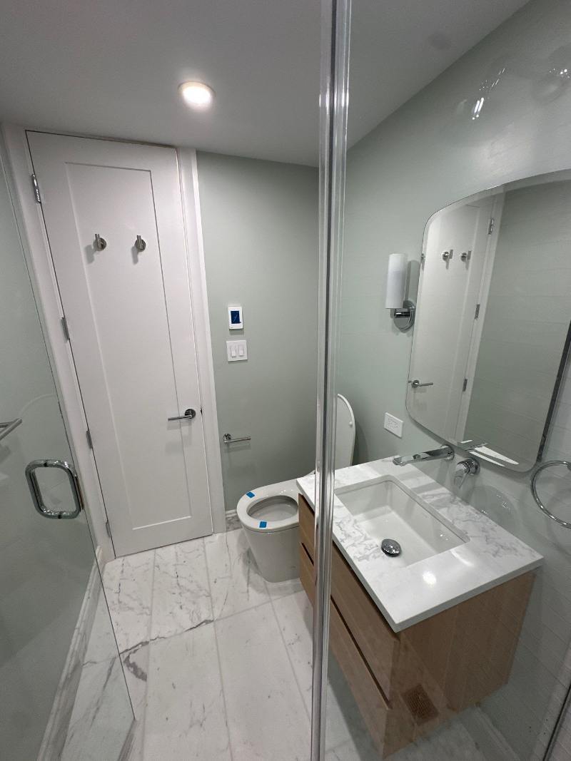 modo-full-bathroom-floating-vanity-glass-shower-upper-east-side-nyc