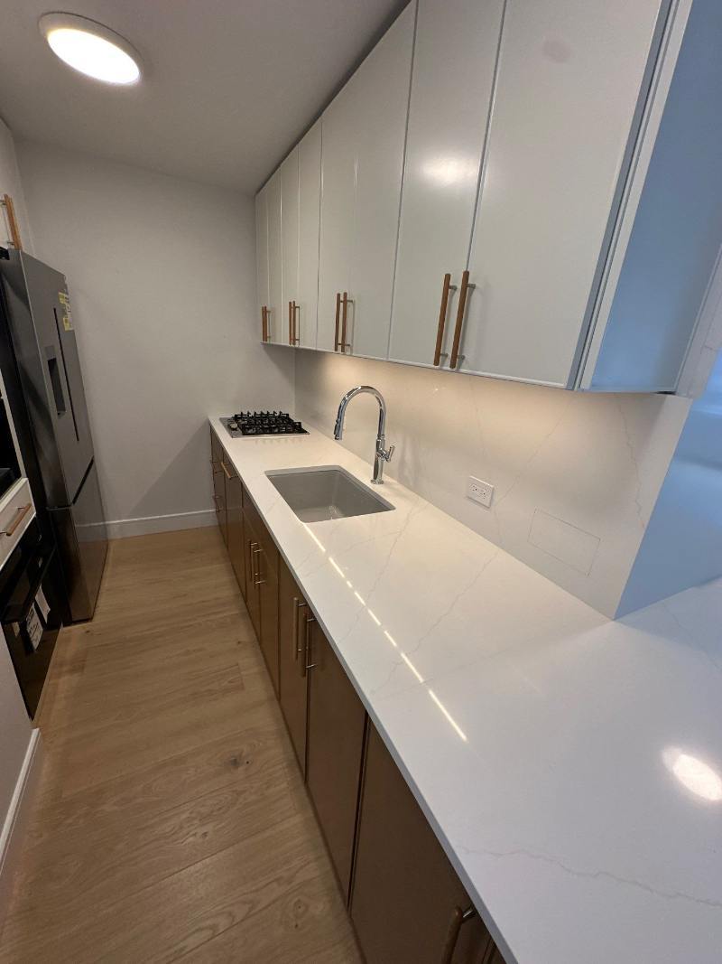 modo-galley-kitchen-marble-backsplash-upper-east-side-nyc-40-optimized