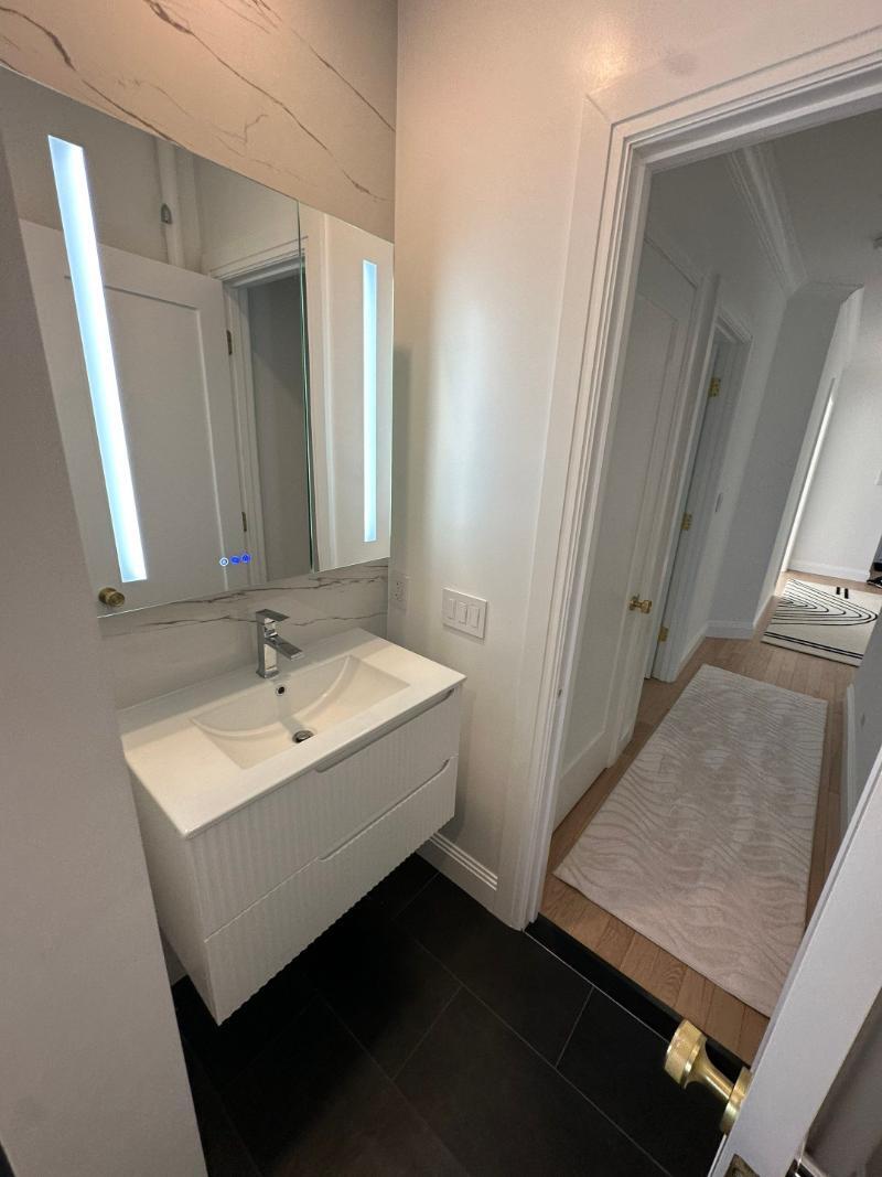 modo-powder-room-fluted-floating-vanity-backlit-mirror-white-plains-ny-31-optimized