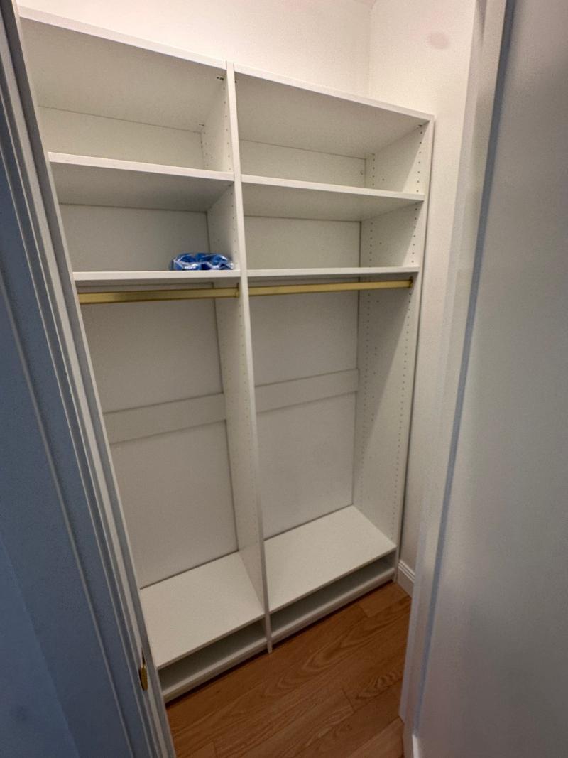 modo-reach-in-closet-shelving-gold-rod-white-plains-ny-53-optimized