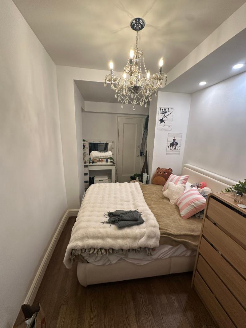 modo-bedroom-crystal-gold-chandelier-upper-west-side-nyc-27-optimized