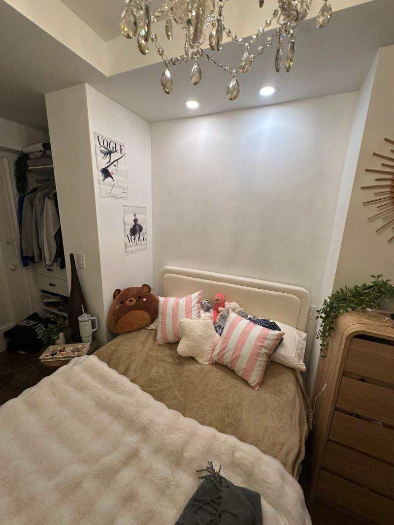 modo-bedroom-upholstered-bed-vogue-prints-upper-west-side-nyc-28-optimized