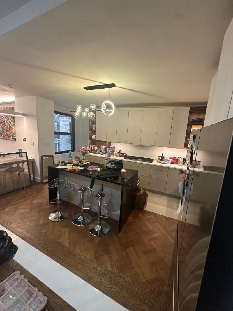 modo-open-living-kitchen-gold-globe-chandelier-wide-upper-west-side-nyc-07-optimized