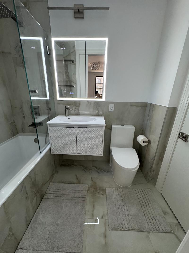 modo-primary-bathroom-marble-soaking-tub-glass-vanity-upper-west-side-nyc-41-optimized
