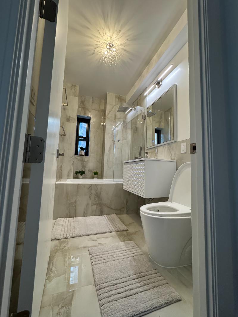 modo-primary-bathroom-wall-hung-toilet-shower-upper-west-side-nyc-17-optimized